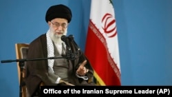 Pemimpin tertinggi Iran, Ayatollah Ali Khamenei menyebut serangan di Paris sebagai terorisme asal-asalan (foto: dok).