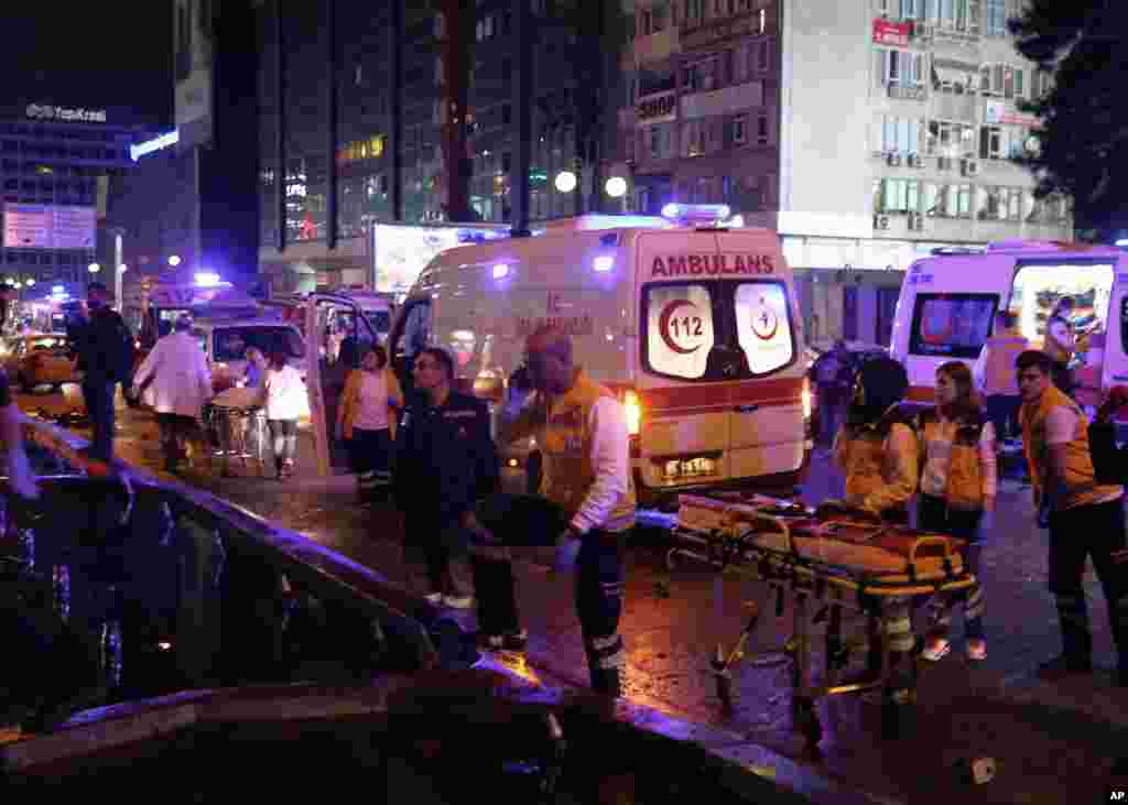 اتوار کو جہاں یہ دھماکا ہوا وہاں سے کچھ ہی فاصلے پر غیر ملکی سفارتخانے اور سرکاری دفاتر واقع ہیں۔