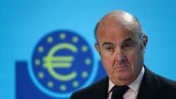 Wakil Presiden Bank Sentral Eropa (ECB) Luis de Guindos menghadiri konferensi pers setelah pertemuan kebijakan moneter ECB di Frankfurt, Jerman, 15 Desember 2022. (Foto: Wolfgang Rattay/Reuters)