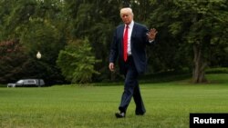 U.S. President Donald Trump walks across the South Lawn after arriving via Marine One helicopter at the White House in Washington, Aug. 14, 2017. 