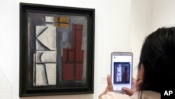 "Sin título", uno de los trabajos del artista Joaquín Torres-García, exhibido en la retrospectiva de sus obras en el Museo de Arte Moderno, MoMA, en la ciudad de Nueva York.