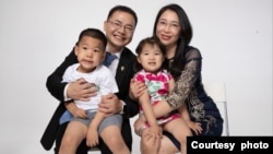 资料照片：北京锡安教会王林牧师和妻子苏子明及两个孩子的合照。(2020年6月6日)