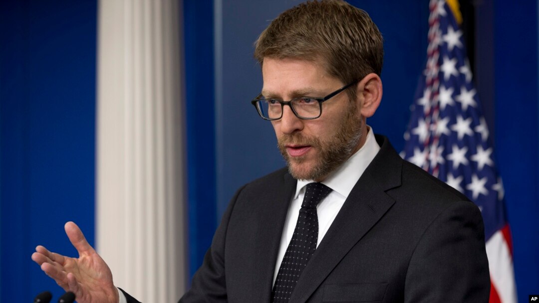 Jurubicara Kepresidenan Amerika Serikat Jay Carney berbicara dalam jumpa pers rutinnya di Gedung Putih, Washington DC, 9/1/2014. 
