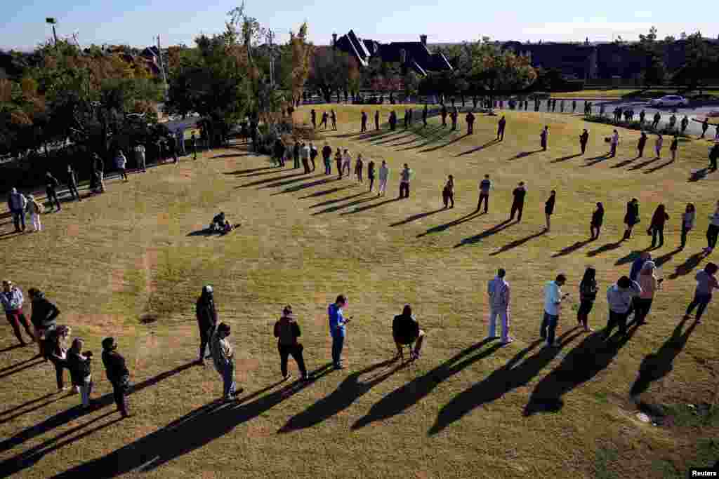 Voters wait in a long line to cast their ballots at Church of the Servant in Oklahoma City, Oklahoma, Nov. 3, 2020. 