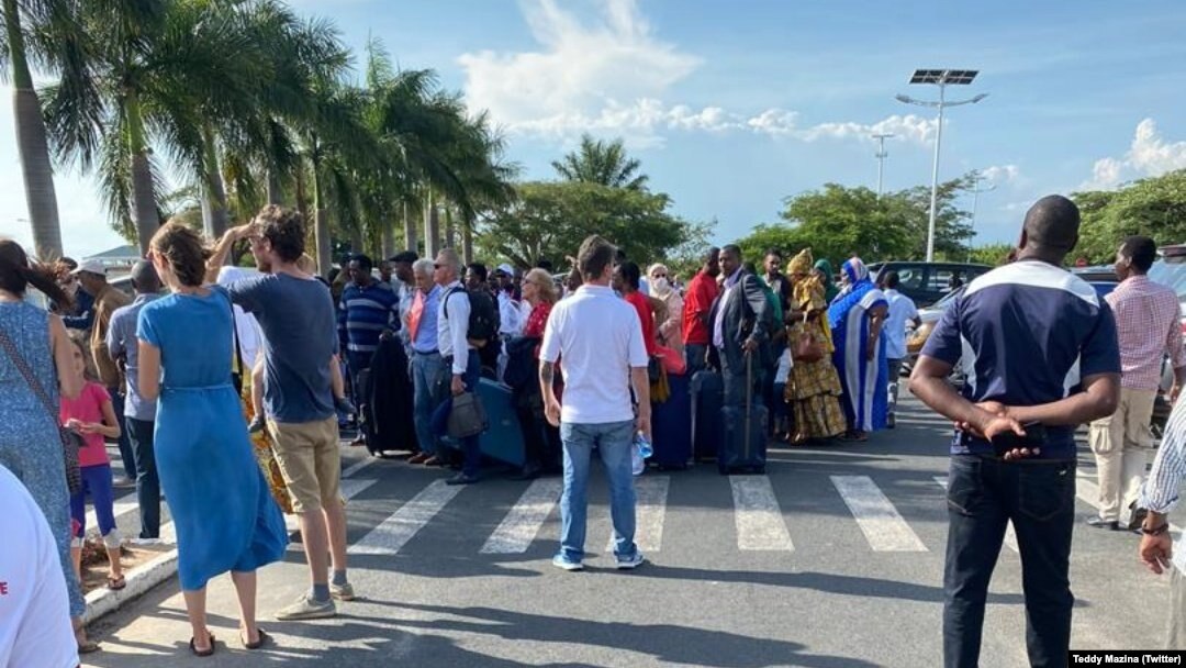 Hari haheze iminsi Uburundi bubujije abantu bose bafise utubira tubiri harimwo ak’Uburundi gutahuka mu bihugu batuyemwo.