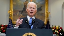 Presiden AS Joe Biden berbicara di Gedung Putih. Senin (29/11). 