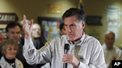 អតីត​​អភិបាល​រដ្ឋ​ ​Massachusetts​​​ លោក Mitt​ Romney​ បេក្ខជន​​ប្រធានាធិបតី​​ខាង​​​គណបក្ស​​សាធារណរដ្ឋ​ ​ថ្លែង​​ក្នុង​​ការ​ប្រជុំ​​មហាជន​​ ក្នុង​ទីក្រុង​ Sioux រដ្ឋ​ Iowa ថ្ងៃទី​៣១ ខែ​ធ្ធ្នូ​ ឆ្នាំ២០១១។