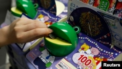 100 yen coin in a frog-shaped piggy bank