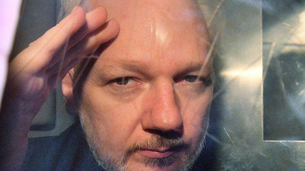 Gjykata vendos që Julian Assange të mos ekstradohet menjëherë në SHBA