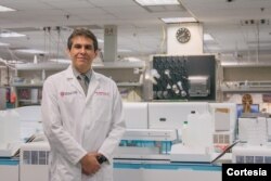 El doctor Julio Delgado es un patólogo y epidemiólogo de la Universidad de Harvard.