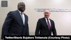 Président Félix Tshisekedi na bokutani na mokokani wa ye ya Russie Vladimir Poutine na Sotchi, Russie, 23 octobre 2019. (Twitter/Stanis Bujakere Tshiamala)