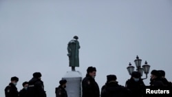 Архивное фото: Москва. Полиция патрулирует площадь, на которой собирались сторонники Алексея Навального