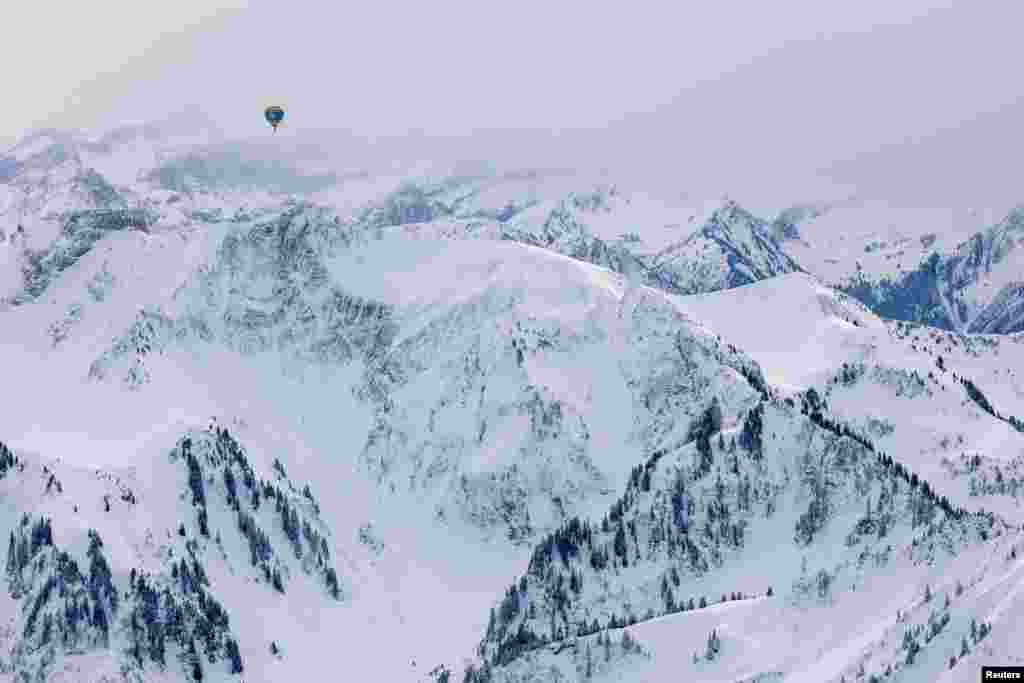 A balloon takes part in the 45th International Hot Air Balloon Festival near Chateau-d&#39;Oex, Switzerland.