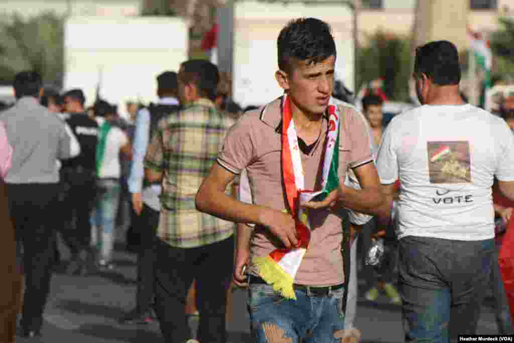 Jalan-jalan di Irbil, Wilayah Kurdi Irak, penuh sesak hingga berkilometer dengan para pemilih yang menunjukkan dukungannya untuk referendum di tengah tentangan dari berbagai kalangan internasional dan domestik, 22 September 2017.