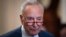 El líder de la mayoría demócrata del Senado de EEU, Chuck Schumer, habla con los reporteros en el Capitolio de Washington el 17 de septiembre de 2024.