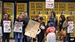 Members of the media and protesters chat to a worker outside the ruling African National Congress headquarters during a protest against the passing of new laws on state secrets in Johannesburg, South Africa, November 22, 2011.