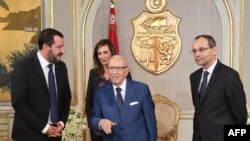 Le président tunisien Béji Caïd Essebsi rencontre le ministre italien de l'Intérieur, Matteo Salvini, à Tunis, le 27 septembre 2018.