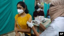 Gjatë vaksinimit në Hyderabad, Indi (11 qershor 2021)