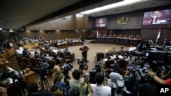 Suasana sidang pertama sengketa hasil pilpres di Mahkamah Konstitusi, Jakarta, 14 Juni 2019. MK dijadwalkan akan membacakan putusan pada 28 Juni 219. (Foto: Achmad Ibrahim/AP)