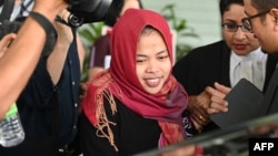 Indonesian national Siti Aisyah smiles while leaving the Shah Alam High Court, outside Kuala Lumpur on March 11, 2019. (Photo by MOHD RASFAN / AFP)