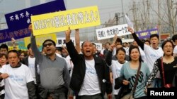 Pro-democracy demonstrators march during an annual protest marking Hong Kong&#39;s handover from British to Chinese rule in 1997, Hong Kong, &nbsp;July 1, 2015.&nbsp;