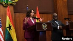 Prezida wa Nana Akufo-Addo n'icegera ca prezida wa Amerika Kamala Harris mu kiganiro n'abamenyeshamakuru