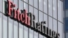 Logo Fitch Ratings terlihat di kantor mereka di distrik keuangan Canary Wharf di London, 3 Maret 2016. (Foto: Reuters)