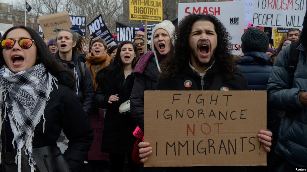 El movimiento organizado a través de las redes sociales será acompañado de actos del "Día sin inmigrantes" convocados en varias ciudades de EE.UU.