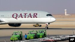 11일 카타르 항공 여객기가 3년만에 처음으로 사우디아라비아 리야드 공항에 착륙했다.