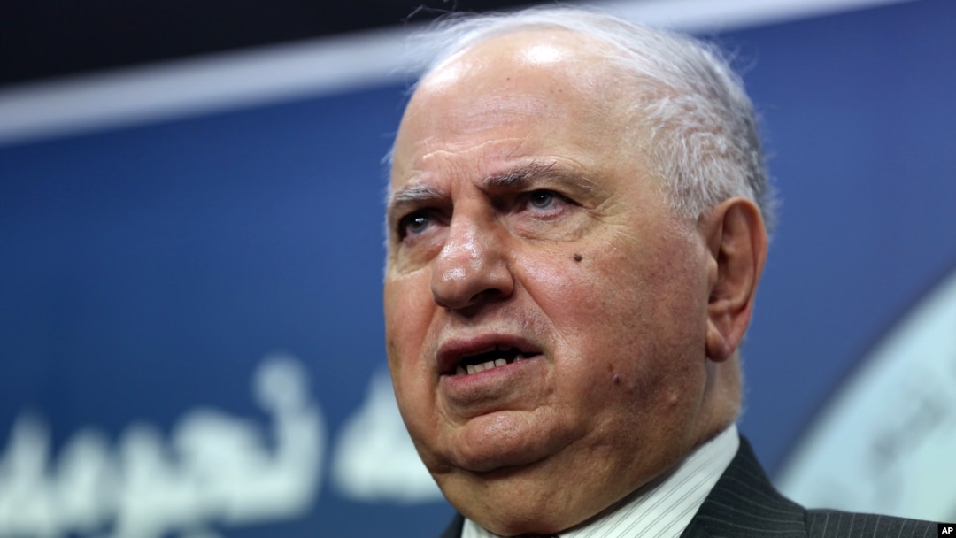 Chính khách Iraq Ahmad Chalabi phát biểu với báo giới tại Baghdad, ngày 15/7/2014.