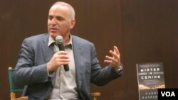 Garry Kasparov lors d'une présentation de son dernier livre «Winter is coming.» 