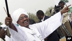 Le président soudanais Omar el-Béchir, à Khartoum, le 1er mai 2010