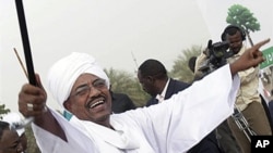 Omar el-Béchir, à Khartoum (1er mai 2010)