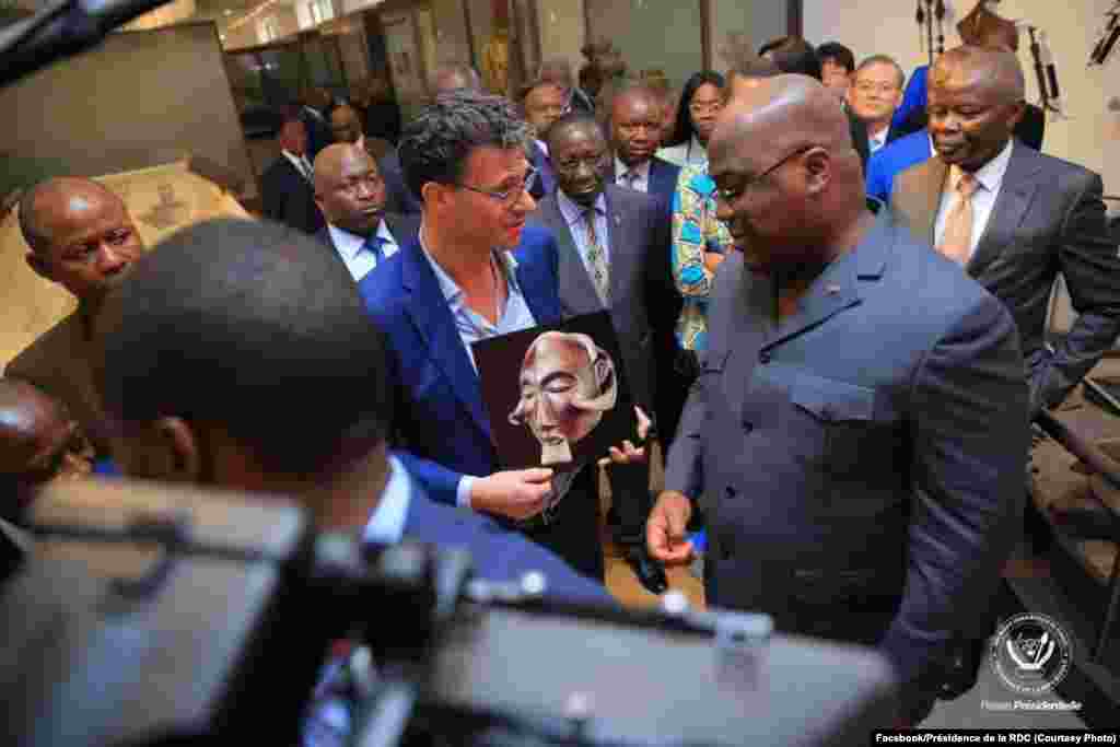 Président Félix Tshisekedi akati ruban na bufungwami ya Musée national ya sika, Kinshasa, RDC, 23 novembre 2019. (Facebook/Présidence de la RDC)