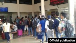 ထိုင်းနိုင်ငံကိုပြန်ကြတဲ့ မြန်မာအလုပ်သမားများ