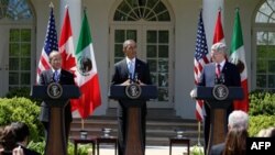 Слева направо: Фелипе Кальдерон, Барак Обама, Стивен Харпер.