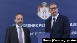 Predsednik Srbije Aleksandar Vučić sastao se sa šefom Delegacije Evropske unije Emanueleom Žiofreom koji mu je predao Godišnji izveštaj Evropske komisije o Srbiji 2024 (Foto: Fonet/ Zoran Mrđa)