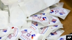 Arhiv - Izborne propagandne naljepnice poslat glasačima u Houstonu, 29. septembra 2020.