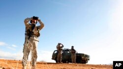 Une unité de la Garde nationale patrouille à la frontière entre les États-Unis et le Mexique à Sasabe, en Arizona, le19 janvier 2007.