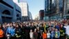 Chụp ảnh tưởng niệm vụ đánh bom cuộc đua Marathon Boston thu hút nhiều người 
