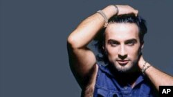 বিশ্ব সঙ্গীতঃ তুর্কী গায়ক তারকানের গান “হাপ”