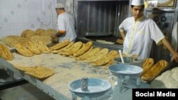 یک نانوایی در ایران - آرشیو