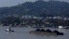 Sebuah kapal menarik tongkang batubara di sepanjang Sungai Mahakam, Samarinda, Kalimantan Timur (foto: Reuters).