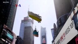 Seni Hologram Hadirkan Armada Kapal di Times Square