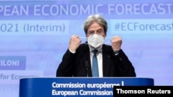 Press conference by economy chief Gentiloni on the bloc's winter economic forecast