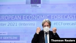 Press conference by economy chief Gentiloni on the bloc's winter economic forecast.