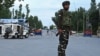Pasukan keamanan India masih terus menerapkan larangan keluar rumah di Srinagar, ibu kota Kashmir. 