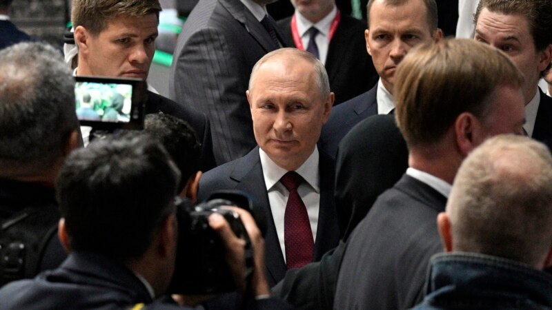 Pengamanan Ketat untuk Putin di Forum St Petersburg