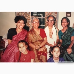 젊은 시절 카멀라 해리스 미국 부통령(뒷줄 왼쪽)과 인도계 조무보, 친척들.