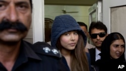 Pakistan's top model, Ayaan Ayaan Ali, center, leaves a court in Rawalpindi, Pakistan, June 1, 2015.